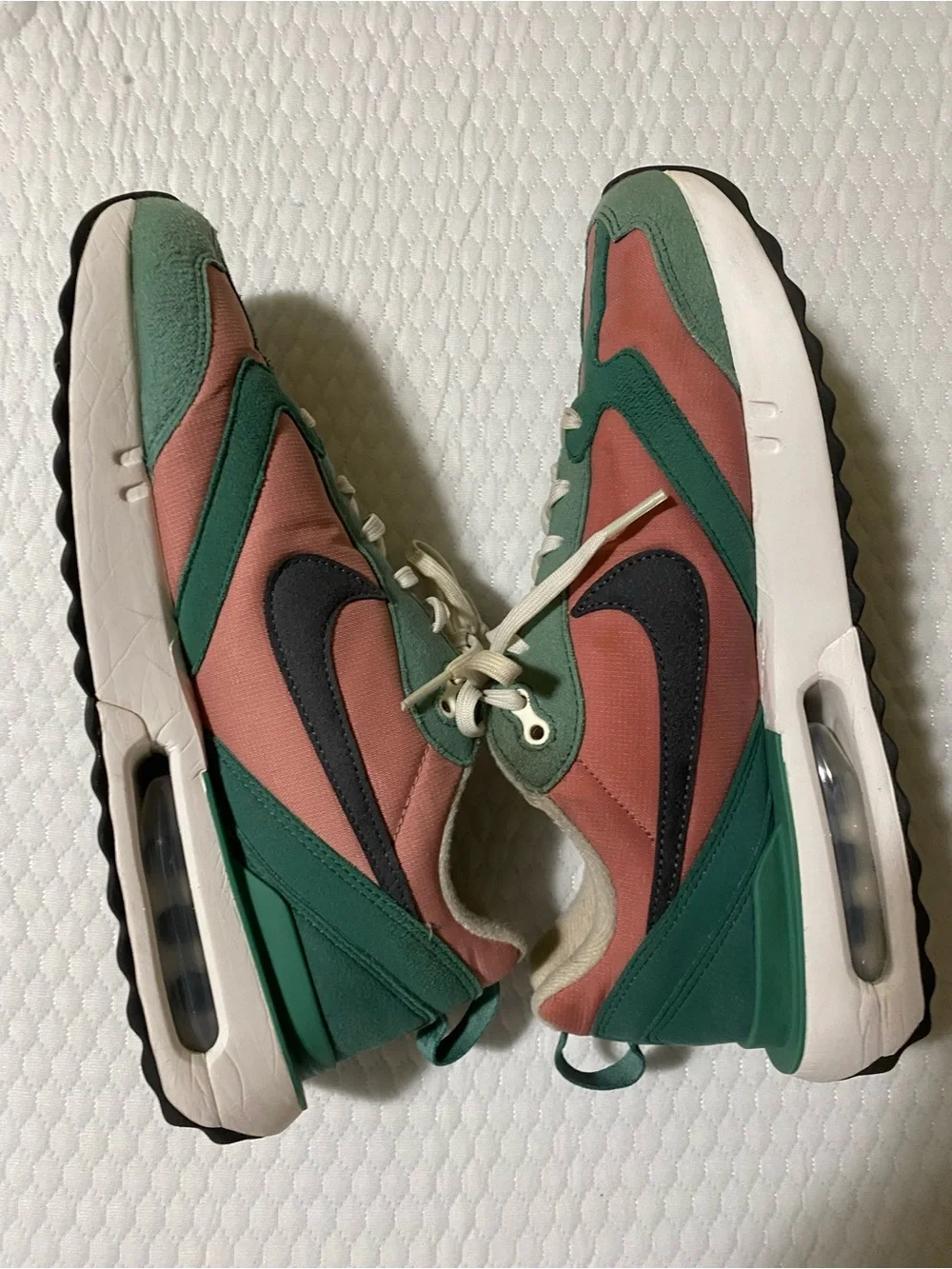 Nike Men’s Green & Coral Retro Low-Top Sneakers